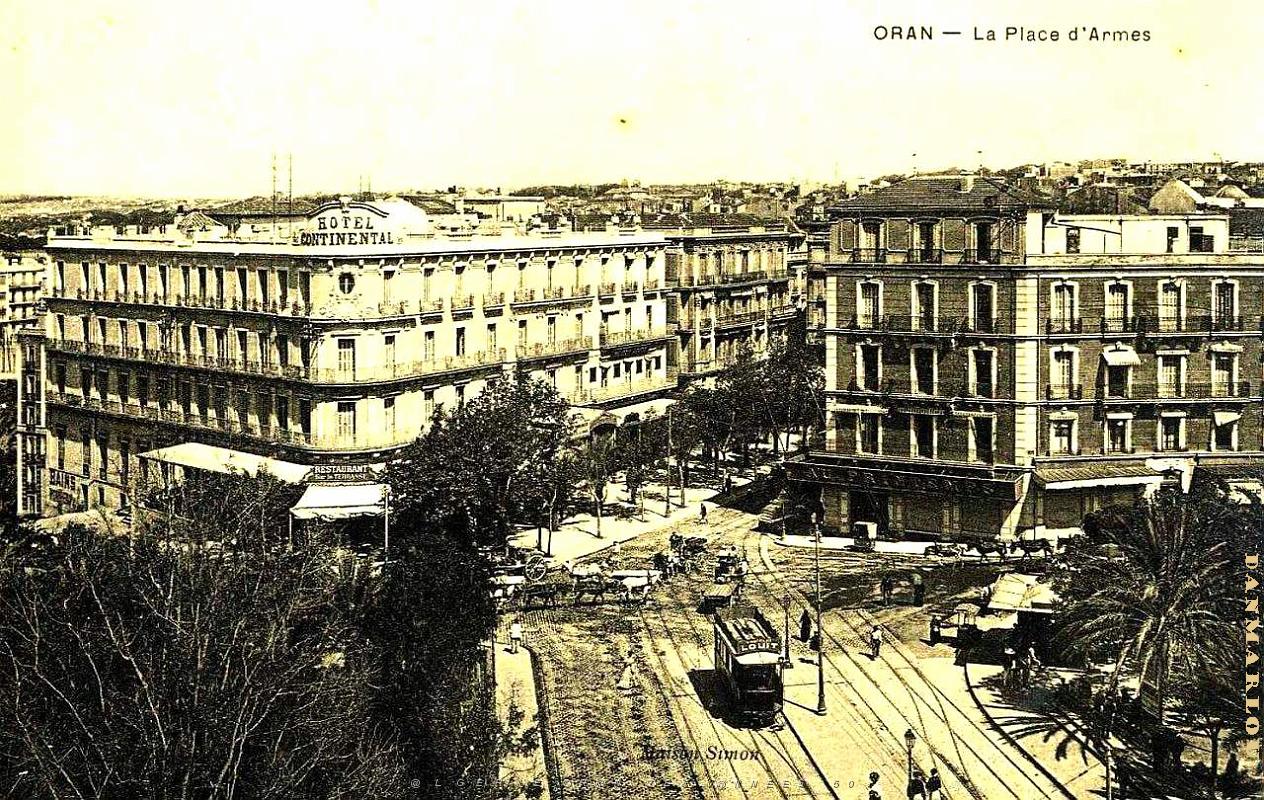 PA c- 001- Place d'Armes- trams et autobus.JPG